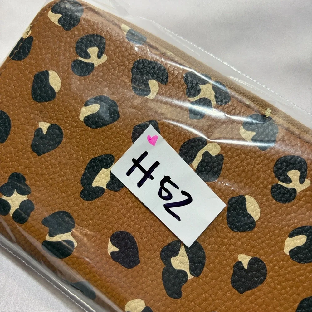 Thirty one all about the Benjamin’s wallet cheetah print - Picture 9 of 9